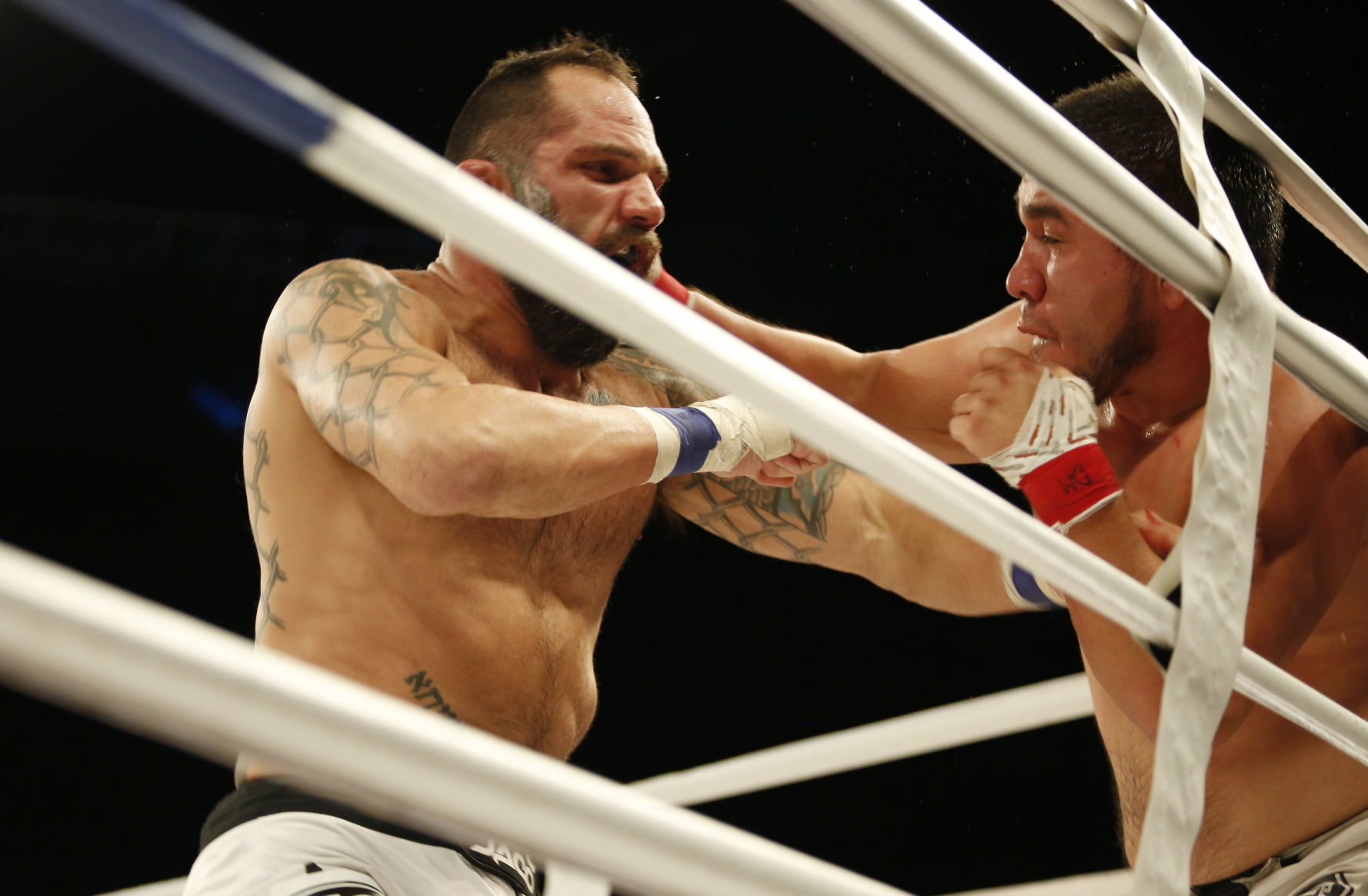 Bare-knuckle fighting